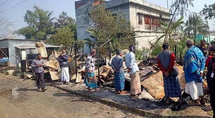 বাগেরহাটে অগ্নিকাণ্ডে ২ দোকান পুড়ে ১১ লাখ টাকার ক্ষতি